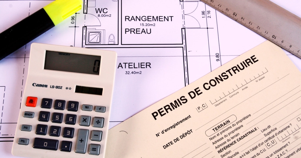 Vous devez toujours effectuer votre demande de permis au moins trois semaines avant le début des travaux auprès de l’inspecteur en bâtiment de votre municipalité. Ce délai est nécessaire à l’inspecteur pour qu’il puisse prendre connaissance de votre projet et procède à l’émission de votre permis.