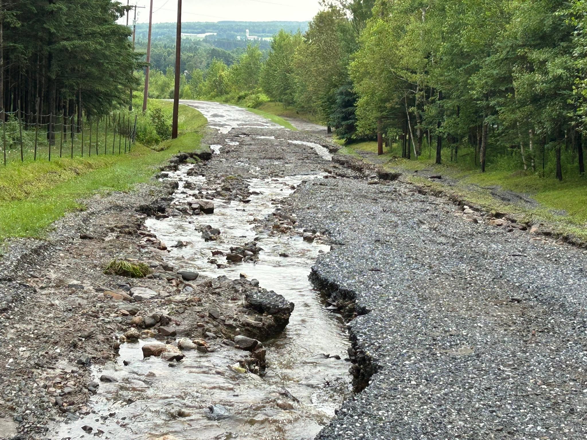 Route endommagee Vallee-Jonction